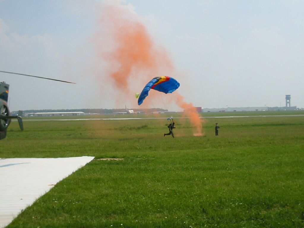 66 Para Commando.JPG